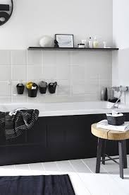 Dipingere Piastrelle Bagno Bagno Piccolo Rinnova Il Bagno Senza Ristrutturare Dipingere Le Piastrelle Del Bagno Ristrutturazione Del Bagno Idee Per Interni