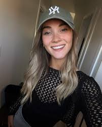 Janelle Hill 🇨🇦 Canadian Online Fitness Coach & Personal Trainer