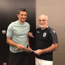 🤝✍ Done deal! President Mr. Ivan Savvidis with #TheGeneral Razvan Lucescu  just after their agreement that will keep our coach to #Toumba until 2020.