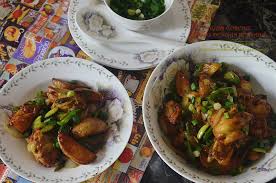 Kalau masak sambal, api kena sederhana. Amie S Little Kitchen Ayam Goreng Pedas Dengan Kentang