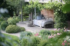 Gardenbed Daybed Drassenschlafen Cottagegarden Wohnenundgarten Germaninteriorbloggers Solebich Tradgardsinspir Garten Ein Schweizer Garten Wohnen Und Garten