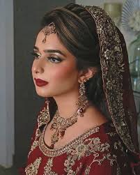 Allenora Annie Signature Saloon Okara