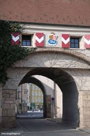 Stephan ist ein wahrzeichen der stadt braunau am inn und besitzt mit ihrem 87 m hohen turm einen der höchsten. Scharding 7 Sehenswurdigkeiten Rund Um Die Bunte Stadt Am Inn