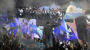 Argentina recibió a sus subcampeones como héroes. Pero la final abrió las puertas a una ola de acusaciones contra el país