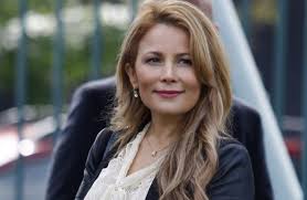 Libres, felices, resueltas,ríe, sueña, juega!, escribió en una de sus publicaciones junto a las fotografías, sumando miles de me gusta. Cathy Barriga Informo De Segundo Fallecido Por Covid 19 En Maipu