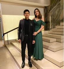 38 photos of vickie rushton with her ever supportive. Jason Abalos Vickie Rushton Postpone Wedding Because Of This Reason