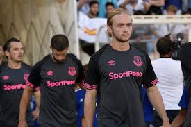 Swerving away from the yellow offering, puma have gone with a dark blue away kit. Umbro On Twitter Icymi The New Everton 2018 19 Away Kit Made Its Debut This Weekend You Can Get Your Hands On It Here Https T Co 2zf1ympx3u Efc Https T Co Kklzztliy8