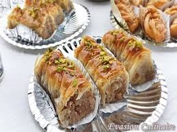 Le repas s'ouvre avec les mezzés, assortiment de plats chauds et froid à déguster avec du pain pita. Les Meilleures Recettes De Patisserie Orientale Et Baklawa