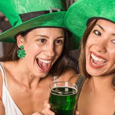 Boucles d'Oreilles Saint Patrick, Brillantes Boucle d'Oreille Trèfle  Acrylique à Quatre Feuilles Boucles d'Oreilles Femme Trèfle Irlandais St  Patricks Day Accessoires pour Femmes et Filles : Amazon.fr: Mode