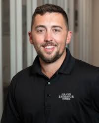 Shawn Schmelzer's Instagram, Twitter & Facebook