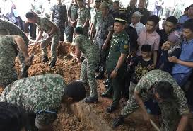 Allahyarham yang juga anak kepada seniman veteran tanah air, a.r badul menghembuskan nafas terakhir di hospital queen elizabeth di kota kinabalu pada pukul 9.20 pagi tadi. Jenazah Mejar Mohd Zahir Selamat Dikebumikan Astro Awani