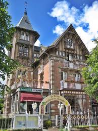 With 22 rooms, a large living room, private parking, a. Le Relais Guillaume De Normandy Manoir Du Debut Du Xxe Siecle Hotel Restaurant A Saint Valery Sur Somme Face Baie De Somme Saint Valery Les Regions De France