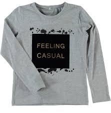 meisjes tshirt nitleisa van het merk name it dit is een grijze tshirt voorzien van langen mouwen en een ronde hals de shirt heeft meisjes lange mouwen mouwen