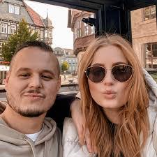 Lisa Rinker's Instagram, Twitter & Facebook