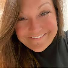 Mary Hallowell's Instagram, Twitter & Facebook