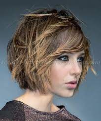 Messy Layered Bob With Bangs Naturalhairstyles Messy Hairstyles Medium Hair Styles Bob Hairstyles