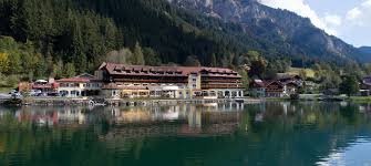 Hotel tyrol am haldensee is located at seestrasse 24, 0.7 miles from the center of grän. Hotel Via Salina Direkt Am See Im Tannheimer Tal In Tirol
