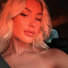 Ella Kemp's Instagram, Twitter & Facebook