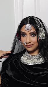 ✨Heeramandi✨ A transition inspo from the new Netflix series  @heeramandinetflix This was one of my fav looks of the Hermandi cast and I  had to recreate it. Jewelry: @sapphire_hut Tikka: @jodi.box ...