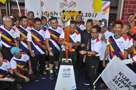 Larian obor kl2017 ini dapat menjadi pembakar semangat kepada kontinjen negara dan rakyat malaysia menjelang kl2017 nanti. Larian Obor Sukan Sea Tiba Di Perak