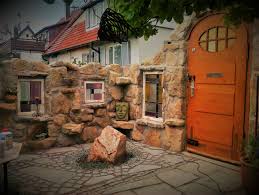 Gartengestaltung Mit Sandsteinmauer Alte Ture Und Quellstein 2013 Sandsteinmauer Schoner Wohnen Wandfarbe Gartendesign Ideen