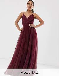 Questo maxi abito di pizzo è un killer con maniche lunghe e rifiniture in pizzo ciglia. Gabinetecivil Al Design Tall Vestito Lungo Con Spalline Sottili In Tulle A Pieghe Bordeaux Gabinetecivil Al