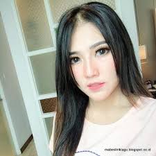Kumpulan lagu via vallen lengkap download mp3 terbaru. Via Vallen Viafalen Lover Twitter