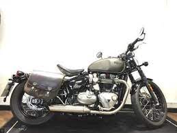 Triumph Bonneville Bobber 17 3767m Ftsh And Panniers