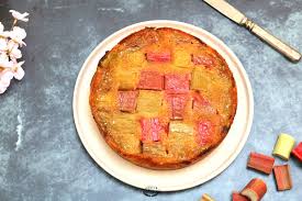 Elle est ensuite renversée sur un plat et servie tiède. Gateau Renverse A La Rhubarbe Facon Tatin
