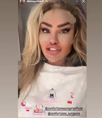 #DarceyandStacey Darcey is loving her new, face.