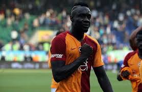 Merhaba arkadaşlar, eğlenceyi ve sporu seven biriyim sizlerle birlikte hem eğlenip hemde birlikte güleceğiz sizde bu aile'ye katılmak i̇stiyorsanız abone. Mbaye Diagne Breaks League Goal Record Turkish Football News