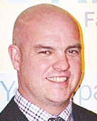 Stephen Dunker's Instagram, Twitter & Facebook