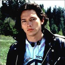 puertatanhause Billy Drago (The untouchables) y Darren E. Burrows (Doctor  en Alaska) son padre e hijo.