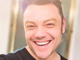 Lo afronté en silencio": Tiziano Ferro se divorcia de Victor Allen tras  cuatro años juntos