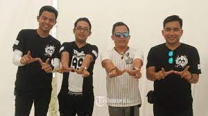 Dia Gadis Berkerudung Merah Hatiku Tergoda Tergugah Chord Gitar Kekasih Halalku Wali Band Pos Belitung