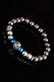 Mavi Renk Ve Metal Aksesuar Ile Detay Kazandirilan Model Hematit Dogal Tas Erkek Bileklik Ile Tarziniz Her Zaman Oldugundan Bileklik Taki Aksesuarlar