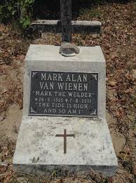 If you and your best friend are always cracking jokes, honor their memory if you're preparing a tombstone for another family member, don't let go of the fun! 50 Brilliant Tombstones By People Whose Sense Of Humor Will Live Forever