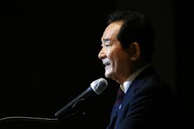 정세균 의원은 일단 참여정부 하에서 산업자원부장관을 맡은 데다 17대 대선과 18대 총선으로 인해 몰락 직전까지 몰렸던 민주당을 당대표로서 당시 원내대표였던 원혜영 의원과 함께 수습하여 19대 총선에서. ì—¬ì˜ë„ ëŒì•„ì˜¨ ì •ì„¸ê·  ì´ìž¬ëª…ì¸¡ ë¶€ë™ì‚° ì±…ìž„ë¡  ì— ë§ ì¡°ì‹¬í•´ì•¼