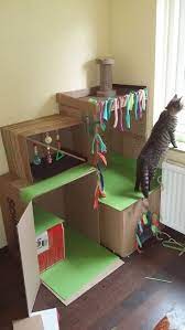 A box kept scrupulously clean will not produce penetrating odors, even if it is kept in a small bathroom. Katzenhaus Selber Bauen 40 Preisgunstige Und Praktische Upcycling Ideen Bauanleitung Cat Room Diy Cardboard Cat House Cat House Diy