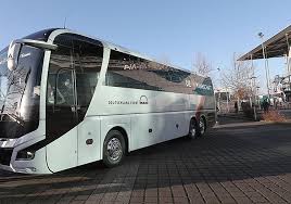 Fc düren steht das größte spiel der klubgeschichte an. Neuer Bus Fur Das Dfb Team Mit 500 Ps Ins Landerspieljahr Regionalheute De