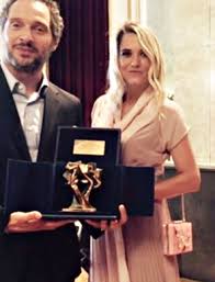 His birthday, what he did before fame, his family life, fun trivia facts, popularity rankings, and more. Francesca Barra E Claudio Santamaria Felici Con I Rispettivi Figli Sono Gia Una Famiglia Bellissima Foto Ultime Notizie Flash