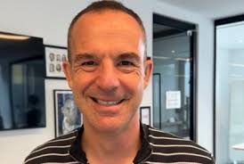 AI Bubble Risks: 'Is Your Nest Egg Safe?' Everyday Investors Shift to Gold,  Bonds as Nvidia & Palantir Fear Mounts