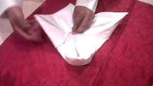 طريقة عمل اشكال مميزة بالمناديل علي طاولات الطعام Youtube