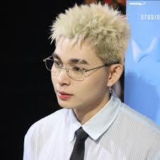 Chuyện hôm qua á!  https://vietnamnet.vn/giot-nuoc-mat-hanh-phuc-cua-ngo-thanh-van-jun-pham-2325859.html