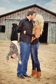 Pin By Nicole Meier On Photo Ideas Pinterest Fall Family Pictures Family Photo Outfits Fall Family Photo Outfits