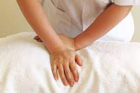 It also helps to relax muscles that might be pressing on the nerve. Tuina Medical Massage Total Therapy Training