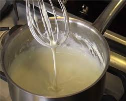 Sauce Bechamel La Meilleure Recette Recette Sauce Bechamel Bechamel Comment Faire Une Bechamel
