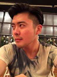 刚扶了老奶奶过马路，是我觉得今天做得最摇滚的一件事。