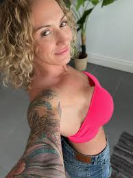 Happy Wednesday 😘 If you could have me for a weekend, where would we go ?