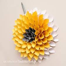 How To Make A Paper Wreath Dahlia Inspired Under 10 To Make Paper Wreath Diy Paper Dahlia Paper Wreath